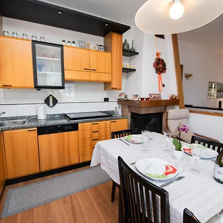 Apartment Il Cortiletto - Anna Manerba del Garda